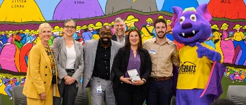 2022-internshipchampionaward-web_feature_700x300-80
